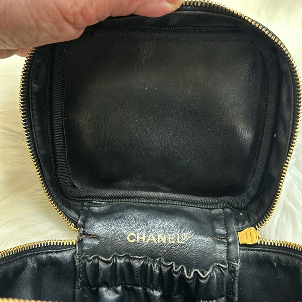 Chanel cosmetic case - Picture 9 of 16